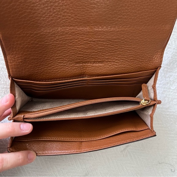 MICHAEL Michael Kors Camel Leather Fulton Flap Continental Wallet - Picture 8 of 8